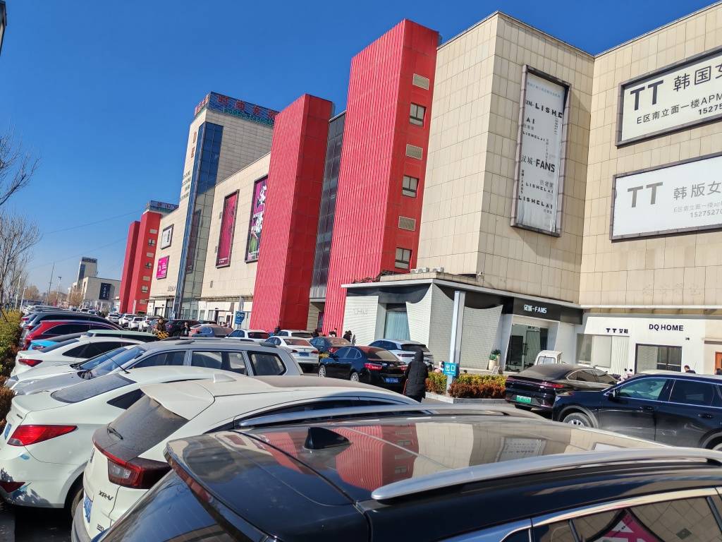 市场记者探江北最大服装市场新潮最新消息AG旗舰厅娱乐平台央视年底聚焦即墨服装(图3)