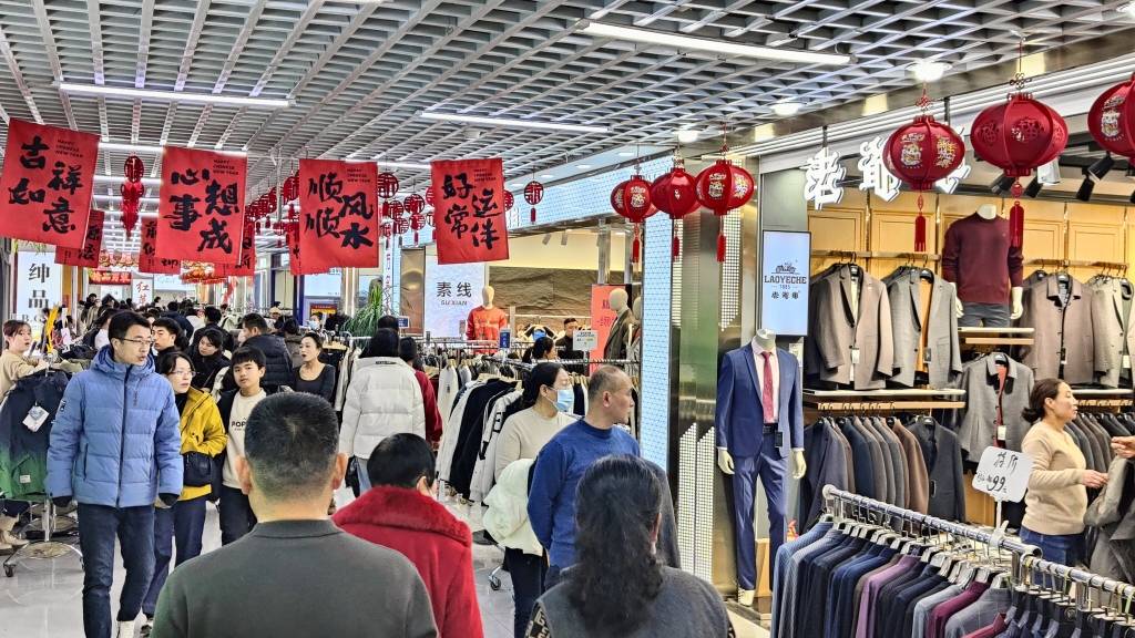市场记者探江北最大服装市场新潮最新消息AG旗舰厅娱乐平台央视年底聚焦即墨服装(图13)