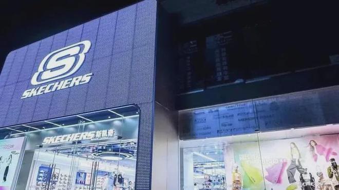 凯奇卖身背后：一场逆袭与挣扎的故事AG旗舰厅683亿！美国“鞋王”斯(图4)